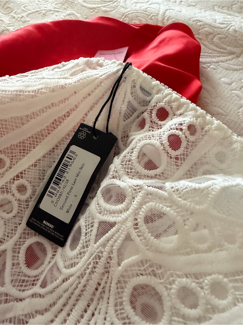 PrettyLittleThing White Strapless Lace Mini Skirt - Picture 3 of 3